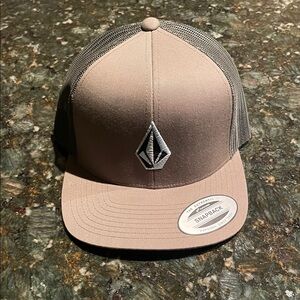 Volcom Beige and Gray Mesh Snapback Hat
